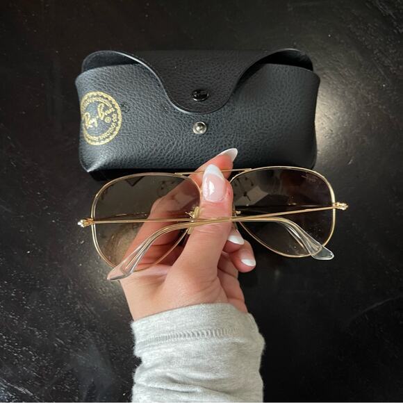 worn less than 5 times ray ban aviator sunglasses
originally $188 - Picture 5 of 9